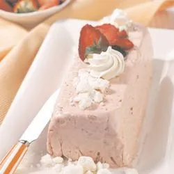 Tip: Semifreddo met aardbeien en meringue