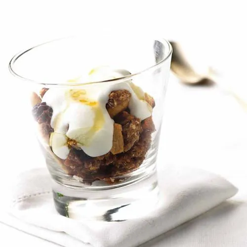 Griekse yoghurt met honing en zelfgemaakte muesli