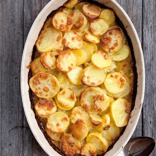 Aardappelgratin met gruyère en knoflook van Annabel Langbein
