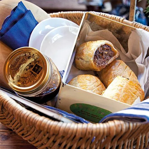 Worstenbroodjes met lamsgehakt van Annabel Langbein