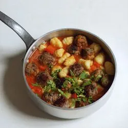 Tip: Gnocchi met gehaktballetjes en tomaten-paprikasaus