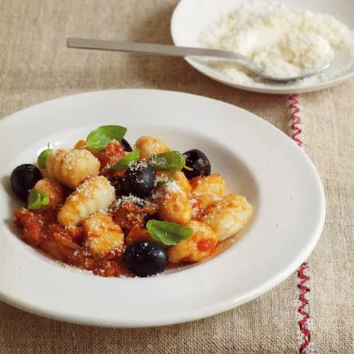 Gnocchi met puttanescasaus