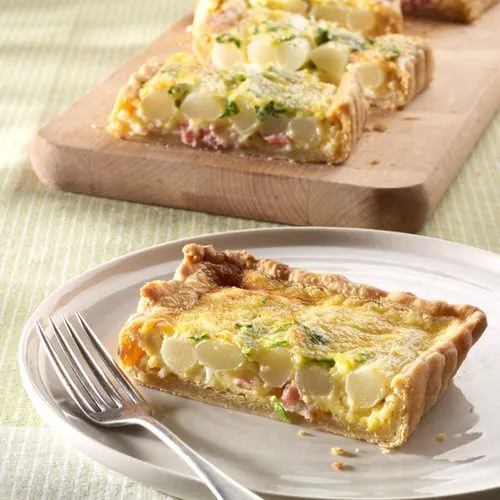 Quiche met ham en witte asperges