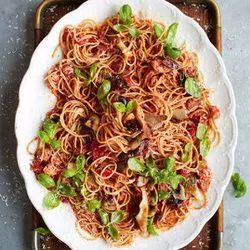 Tip: Jamie Oliver: kip cacciatore met spaghetti en tomatensaus