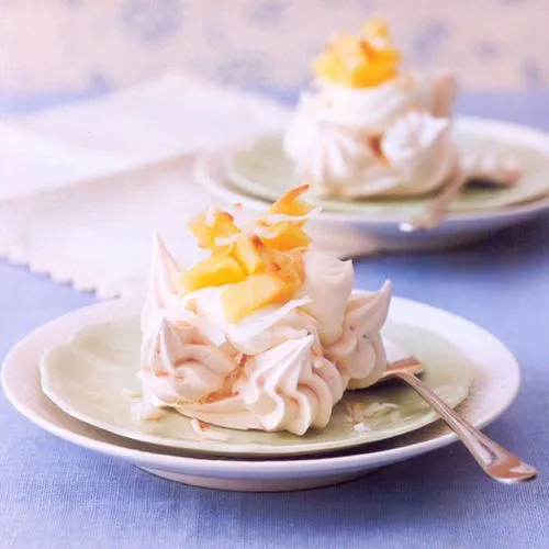 Pavlova's met ananas en kokosrum