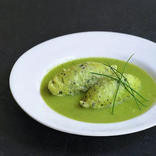 Doperwtenvelouté met rucolaquenelles