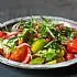 Recept Tomatensalade met komkommer, verse kruiden en rode ui