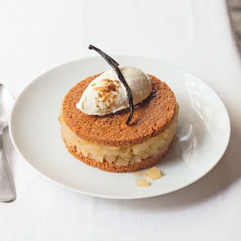 Tompoes van speculaas met peren met vanille