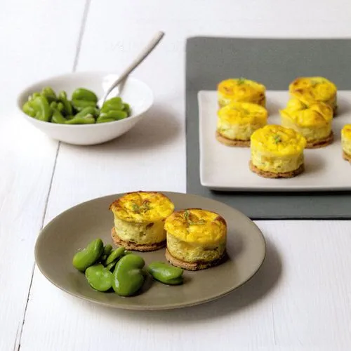 Tarteletjes met tuinbonen, gember en geelwortel