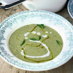 Tip: Jamie Oliver: courgettesoep met munt