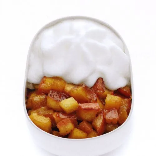 Gekarameliseerde appel met kwarkmousse