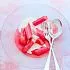 In gember gepocheerde rabarber met custard