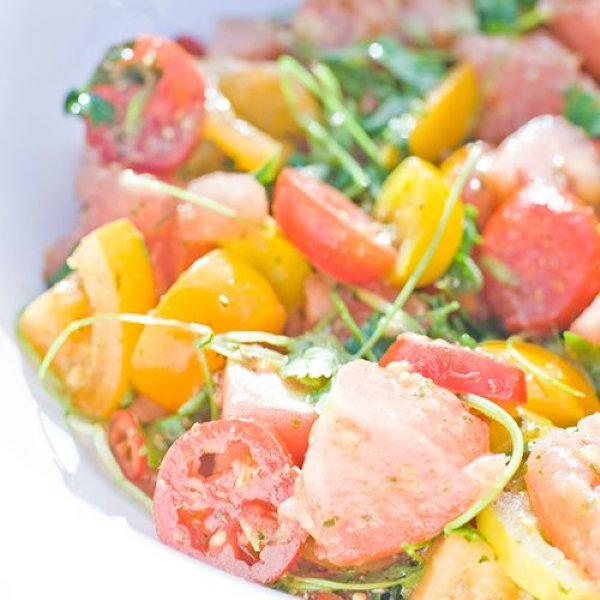 Tomatensalade met tijmcroutons recept okoko recepten