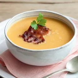 Tip: Pompoensoep met krokant gebakken spek