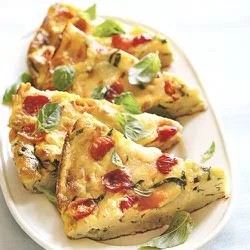 Tip: Frittata met kerstomaatjes, mozzarella en basilicum