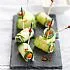 Courgetterolletjes met geitenkaas en chilidressing