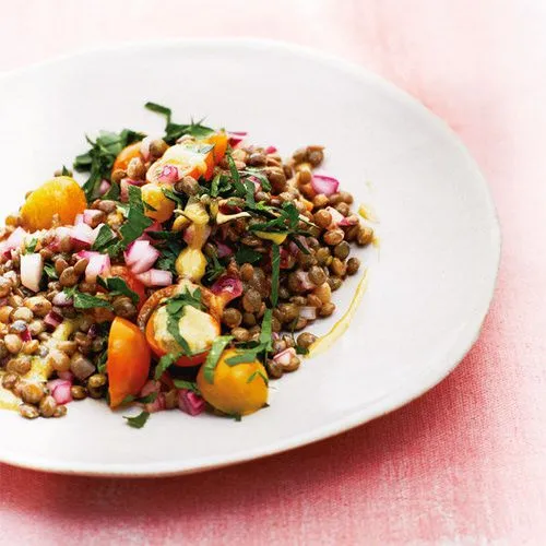 Linzensalade met mosterd en tomaten