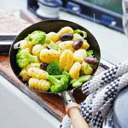 Tip: Broccoli met gnocchi, ricotta en lente-ui