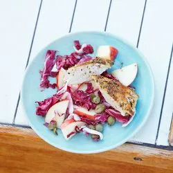 Tip: Salade van radicchio en appel met kappertjes en kipfilet