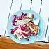 Salade van radicchio en appel met kappertjes en kipfilet