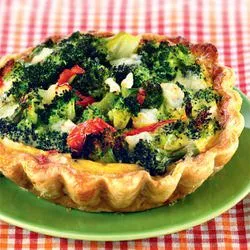 Tip: Broccolitaart met roombrie en gedroogde tomaten