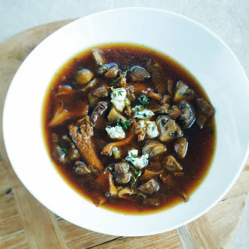 Bospaddenstoelensoep met roquefort