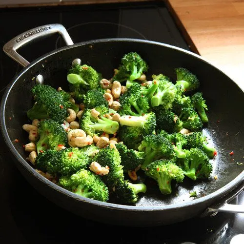 Broccoli met chilipeper en cashewnoten