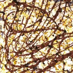 Tip: Zoete popcorn met chocoladesiroop
