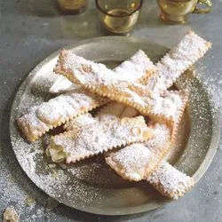 Tip: Gefrituurde pastareepjes (crostoli)