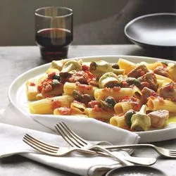 Tip: Rigatoni met tonijn, artisjokken, tomaat en olijven