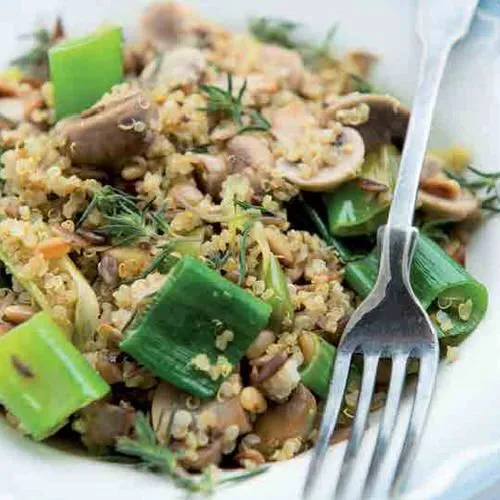 Stoofpotje van prei en champignons met pitten en zaden