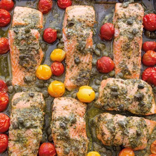 Zalm met pesto en kerstomaatjes van Annabel Langbein