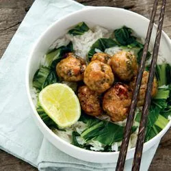 Tip: Rijst met teriyaki kipgehaktballetjes en paksoi