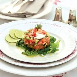 Tip: Zalmtartaar met rivierkreeftjes en avocado