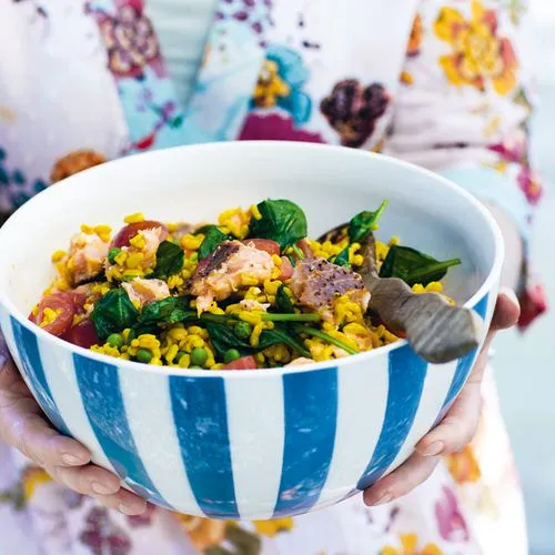 Pastasalade van risoni met gerookte zalm en saffraan