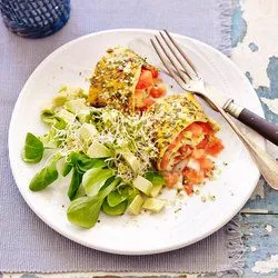 Tip: Hartige omeletrol met tomaat en avocado