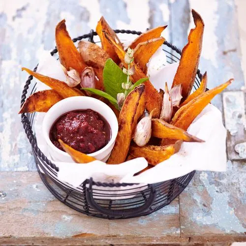 Zoete aardappel friet met zelfgemaakte ketchup