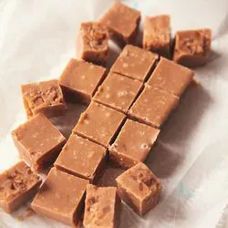 Tip: Fudge met gember en sinaasappelschil