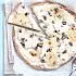 Pizza met 3 soorten kaas en honing