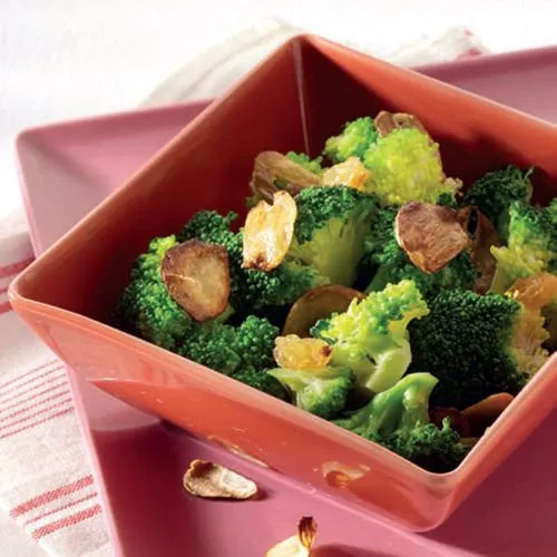Broccoli met knoflookchips