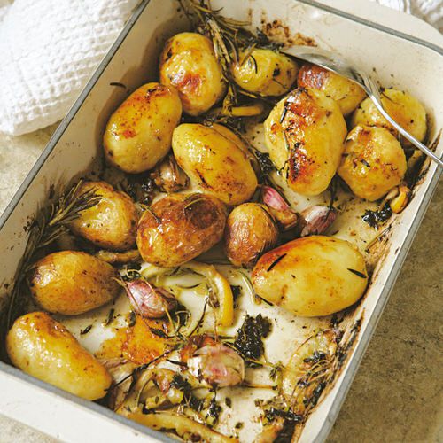 Aardappelen Uit De Oven Met Citroen, Rozemarijn En Tijm - Recept - Okoko  Recepten