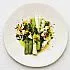 Prei in vinaigrette met eieren, peterselie en kappertjes