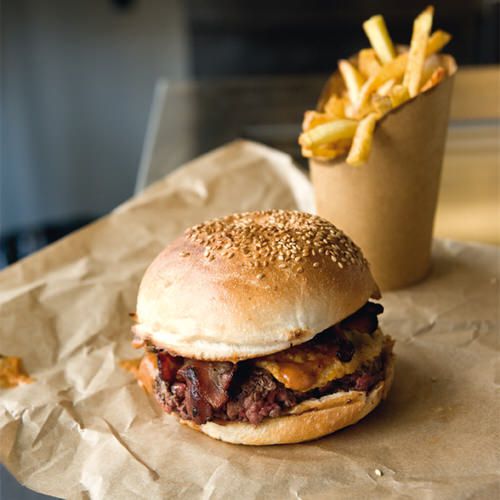Correspondent interferentie datum Cheeseburger met bacon en cheddar - recept - okoko recepten