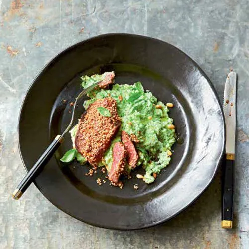 Sesambiefstuk op broccolipuree