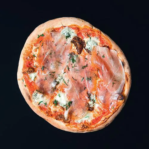 Pizza met gorgonzola, vijgen en rauwe ham