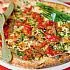 Pizza met knoflook, olijfolie, peterselie en ansjovis