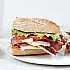 Baguette sandwich met rauwe ham, paprika en tomaat