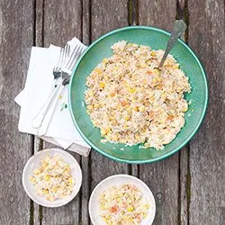 Tip: Rijstsalade met doperwten, maïs en tonijn