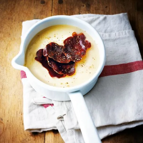 Knolselderijsoep met krokante bacon