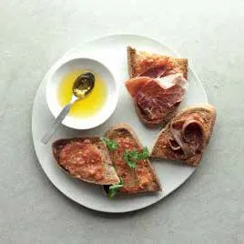 Brood met tomaat (pan con tomate)
